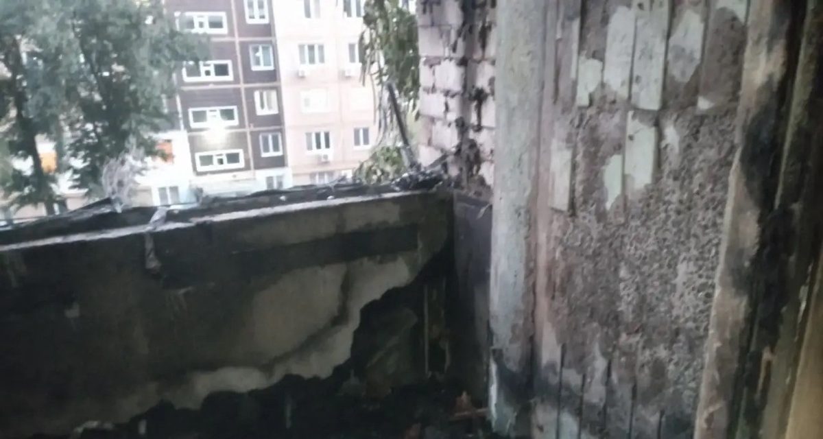 В Саратове пожар повредил четыре балкона в 10-этажном доме