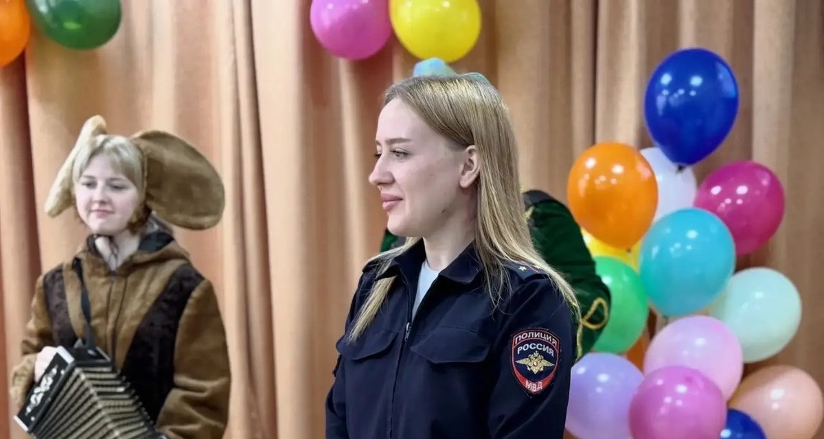 22 воспитанника центра «Возвращение» получили канцелярию к началу учебного года