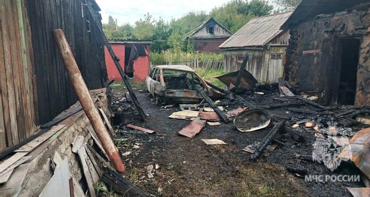 23-летнего мужчину госпитализировали с ожогами после пожара в частном доме в Аркадаке