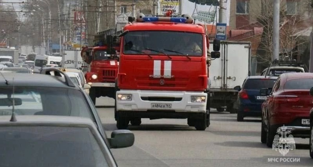В поселке Степное водитель зерновоза получил ожоги при возгорании одежды в кабине
