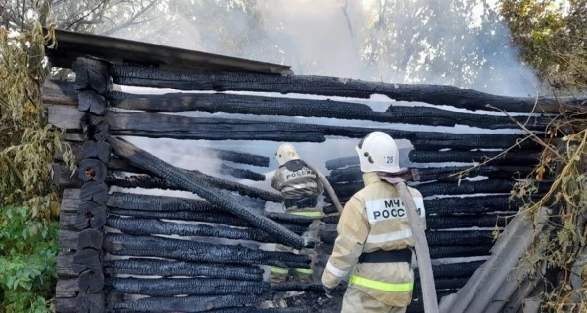 За сутки в Саратовской области произошло 38 пожаров, в Ястребовке погиб пенсионер