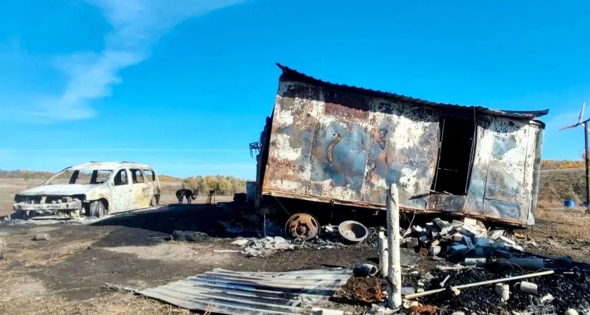 На пожаре у пруда «Золотая рыбка» погиб 43-летний мужчина — горели автомобиль и два вагончика
