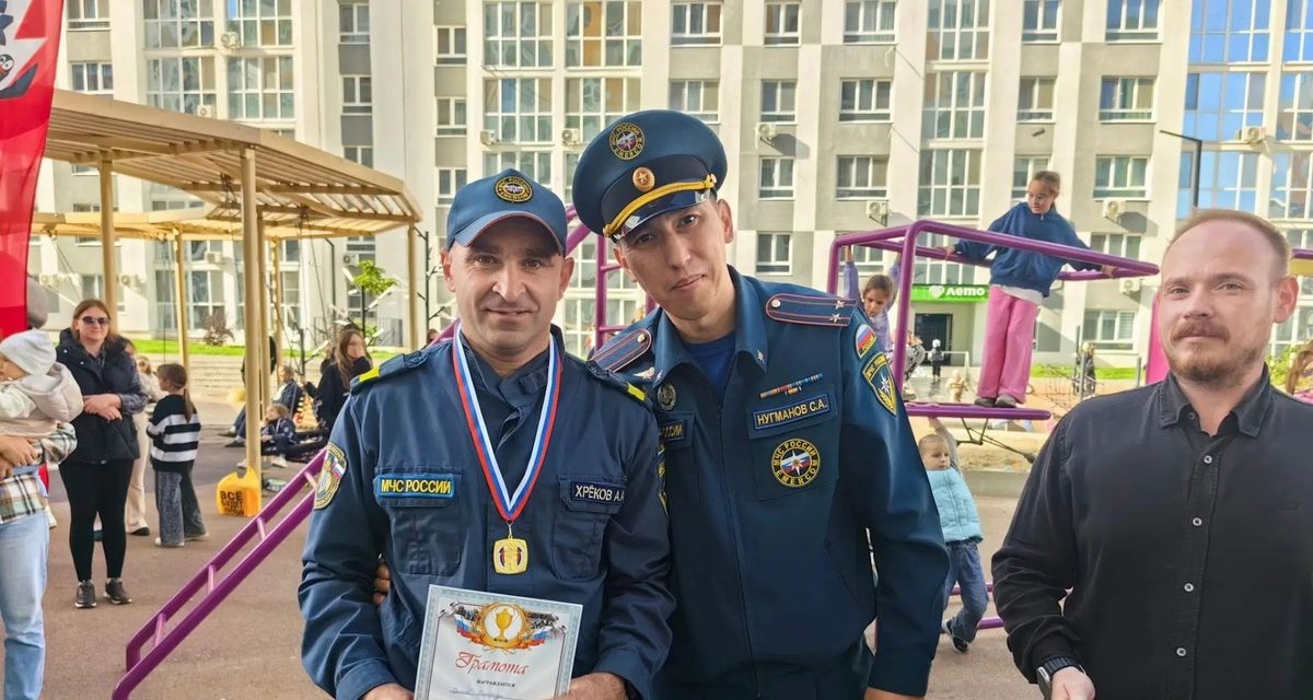 27 пожарных поднялись на 22-й этаж, а Александр Хрёков сделал это за 2 минуты 9 секунд